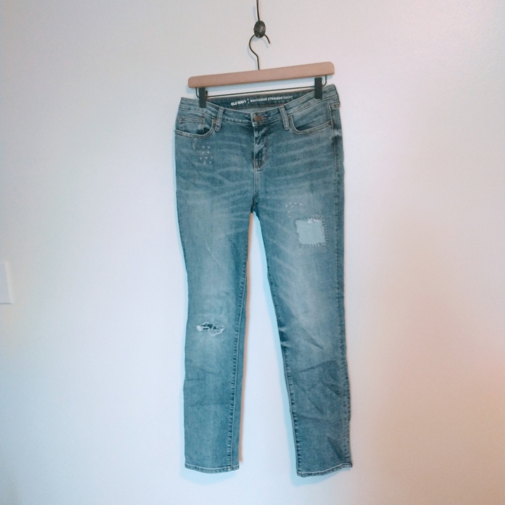 Old Navy boyfriend straight jeans with distressing detail in the front size 4 re